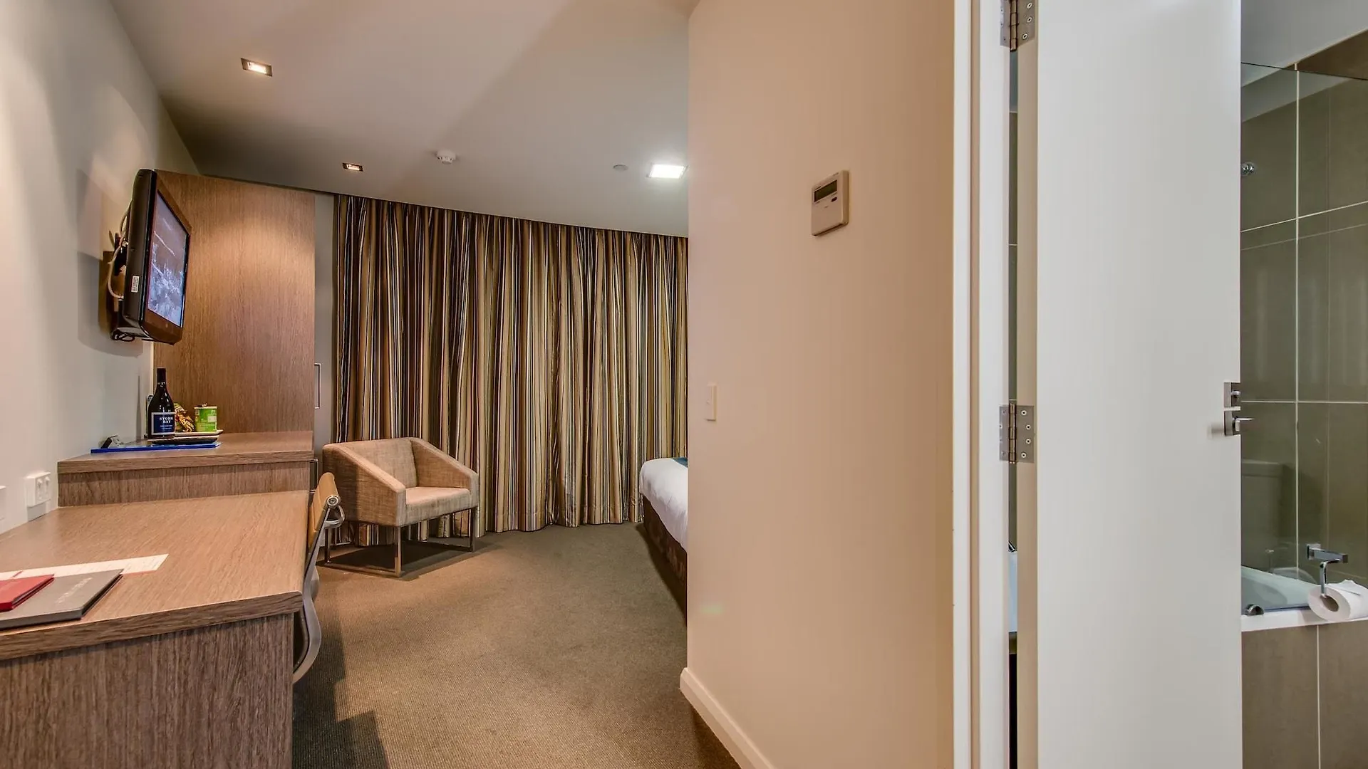 Апарт-отель Mantra Collins Hotel Хобарт