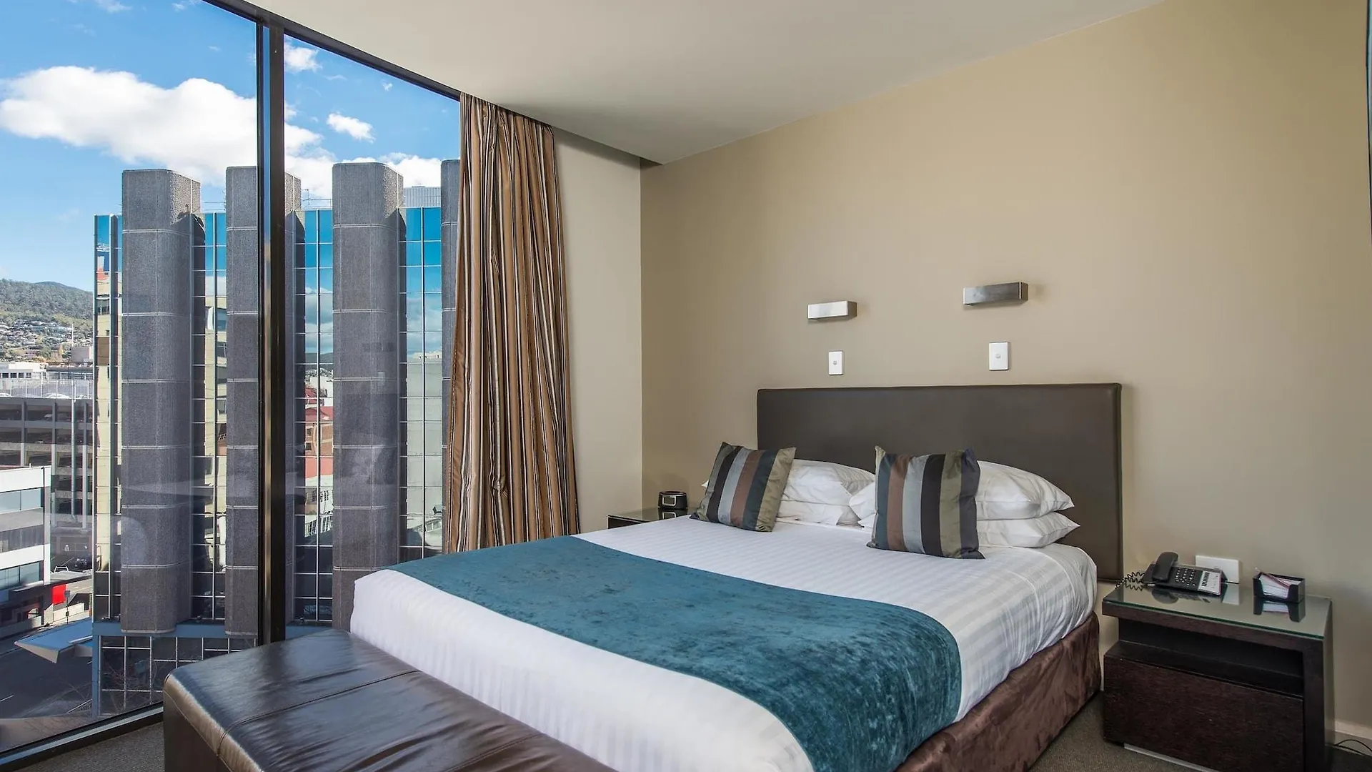 **** Aparthotel Mantra Collins Hotel Hobart Australia